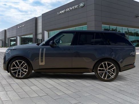 Used 2026 Land Rover Range Rover SE AWD/4WD image 2