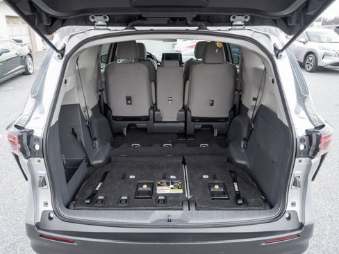 Used 2024 Toyota Sienna LE image 22