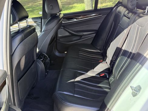 Used 2017 BMW 530i w/ M Sport Package image 19