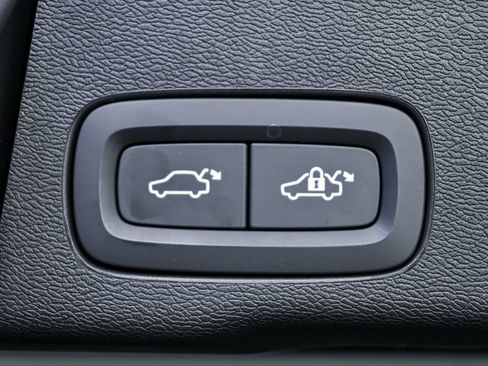 Certified 2026 Volvo XC60 B5 Ultra w/ Protection Package Premier image 35