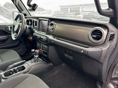 Used 2023 Jeep Wrangler Unlimited Rubicon 4xe image 32