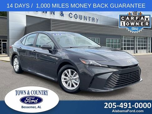 Used 2025 Toyota Camry LE image 1