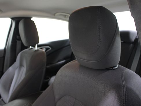 Used 2015 Chrysler 200 Limited w/ Convenience Group FWD image 4
