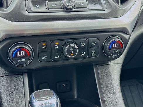 Used 2019 GMC Acadia SLE w/ LPO, Floor Liner Package FWD image 12