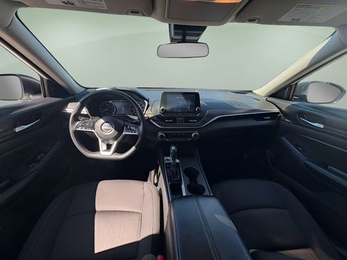 Used 2025 Nissan Altima 2.5 SV FWD image 18
