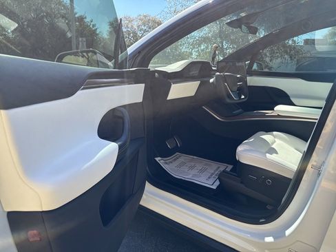 Used 2022 Tesla Model X image 18