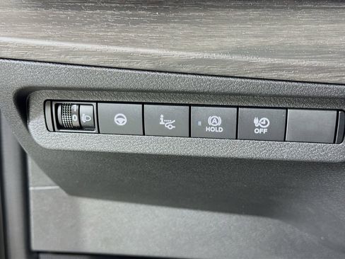 Used 2024 Nissan Ariya AWD image 18