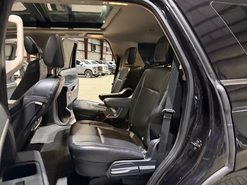 Used 2022 Ford Expedition XLT AWD/4WD image 18