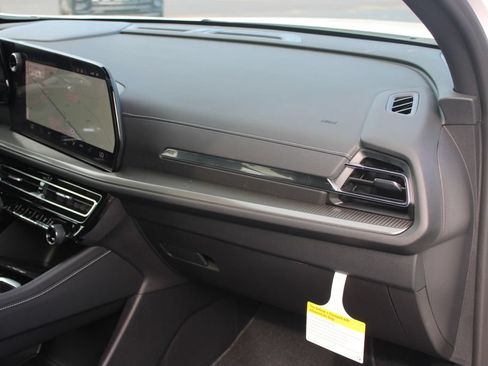 New 2027 Chevrolet Traverse LT w/ Driver Confidence Package FWD image 32