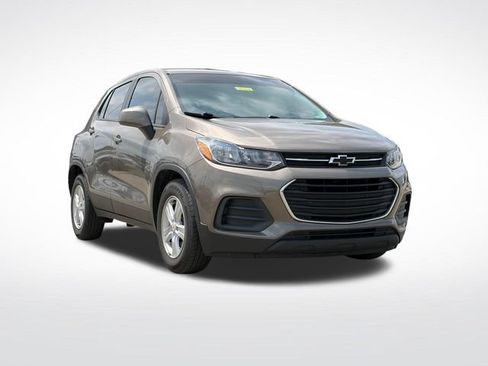 Used 2021 Chevrolet Trax LS FWD image 1