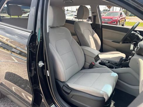 Used 2021 Hyundai Tucson SE FWD image 16