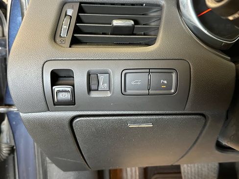 Used 2019 Chevrolet Impala Premier w/ Premier Convenience Package FWD image 18