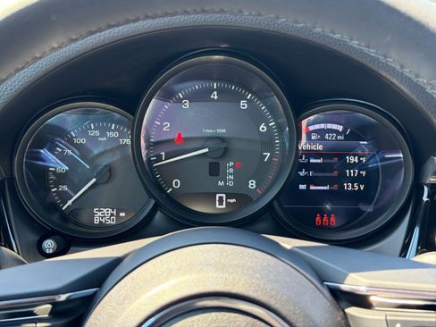 Used 2025 Porsche Macan image 19