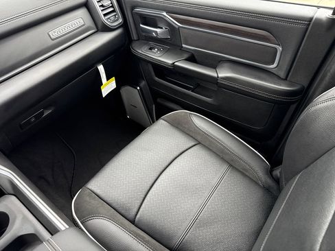 New 2026 RAM 2500 Laramie AWD/4WD image 16