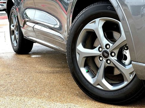 Used 2024 Ford Escape ST-Line w/ Tech Pack #1 FWD image 2