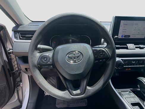 Used 2024 Toyota RAV4 XLE FWD image 8