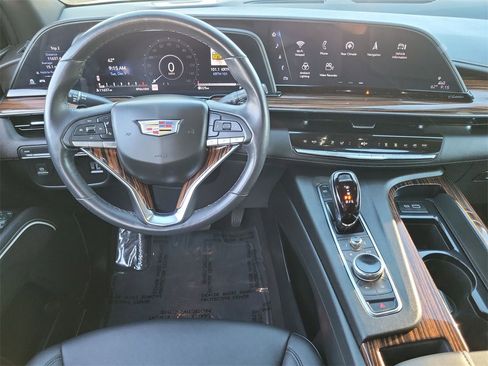 Certified 2024 Cadillac Escalade ESV Luxury image 11