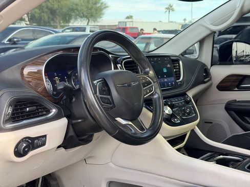 Used 2022 Chrysler Pacifica Limited FWD image 16