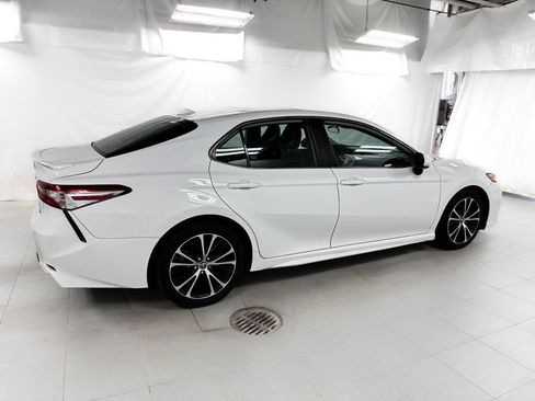 Used 2020 Toyota Camry SE FWD image 6