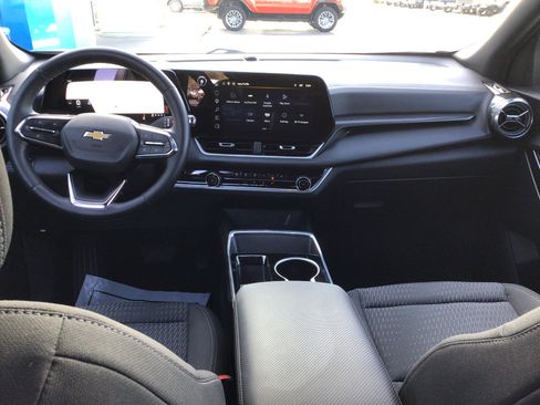 Used 2025 Chevrolet Equinox LT image 11