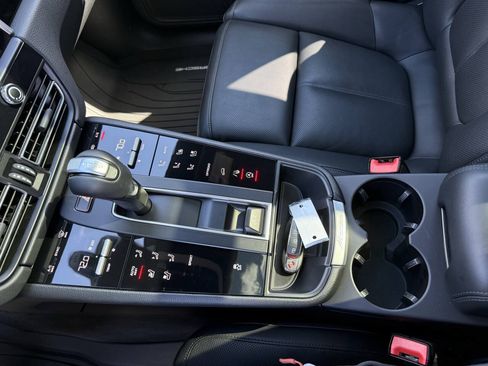 Used 2022 Porsche Macan AWD/4WD image 15