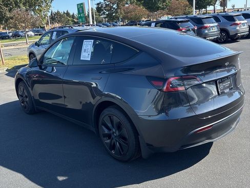 Used 2025 Tesla Model Y Long Range AWD/4WD image 2