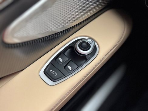 Used 2025 Aston Martin DB12 image 23