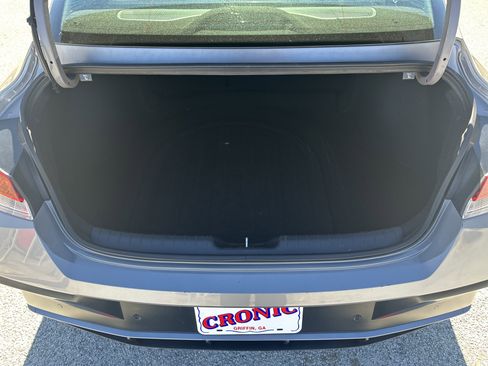 Used 2024 Hyundai Elantra Limited image 18