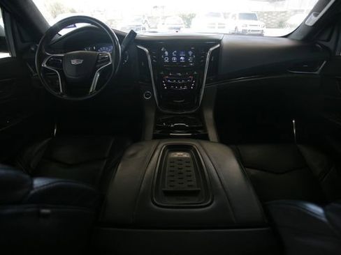 Used 2017 Cadillac Escalade Platinum image 28