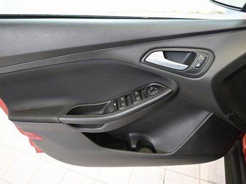 Used 2018 Ford Focus SE image 19