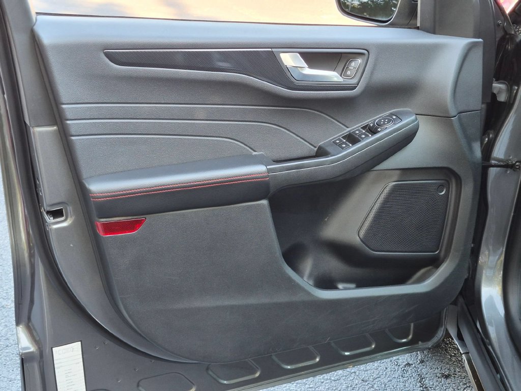 Used 2025 Ford Escape ST-Line AWD/4WD image 9