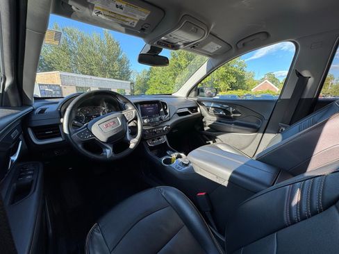 Used 2023 GMC Terrain AT4 image 8
