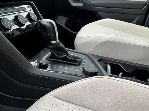 Used 2019 Volkswagen Tiguan SEL AWD/4WD image 18