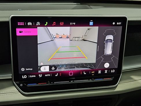 New 2026 Volkswagen Tiguan SE FWD image 19