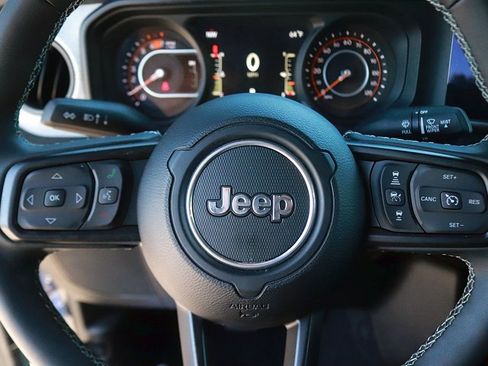 Used 2025 Jeep Wrangler Unlimited Sport AWD/4WD image 17