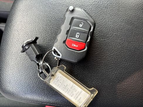 Used 2025 Jeep Wrangler Rubicon image 22