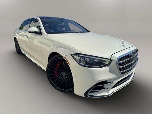 Used 2021 Mercedes-Benz S 580 4MATIC Sedan w/ AMG Line image 2