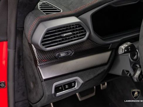 Used 2023 Lamborghini Urus Performante AWD/4WD image 34