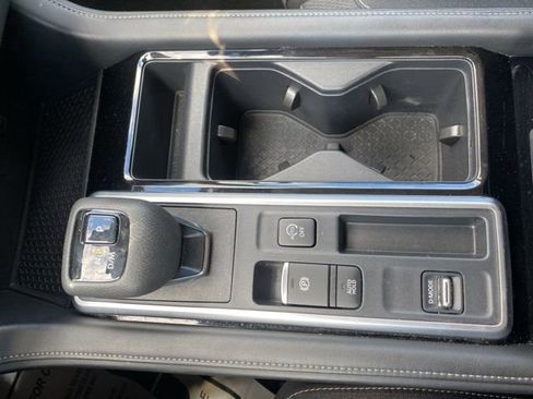 Used 2025 Nissan Pathfinder SV FWD image 29