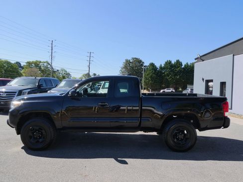 Used 2016 Toyota Tacoma SR image 9