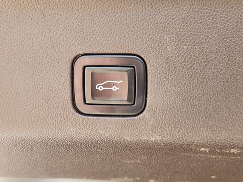 Used 2022 GMC Yukon XL Denali w/ Denali Ultimate Package AWD/4WD image 8