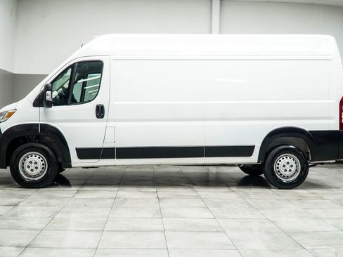 Used 2024 RAM ProMaster 2500 w/ Convenience Group FWD image 9