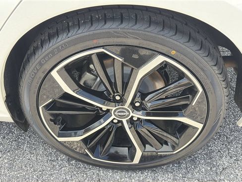 Used 2024 Nissan Altima 2.5 SR FWD image 12