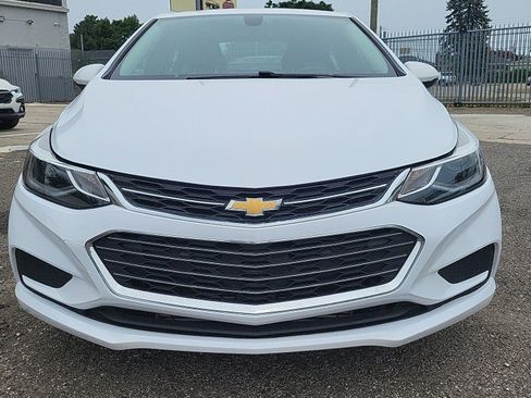 Used 2017 Chevrolet Cruze LT FWD image 4
