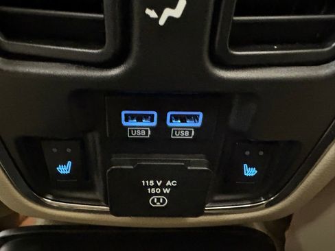 Used 2017 Jeep Grand Cherokee Overland w/ Jeep Active Safety Group image 41