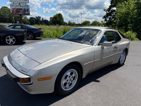 Used 1988 Porsche 944 Coupe RWD image 2