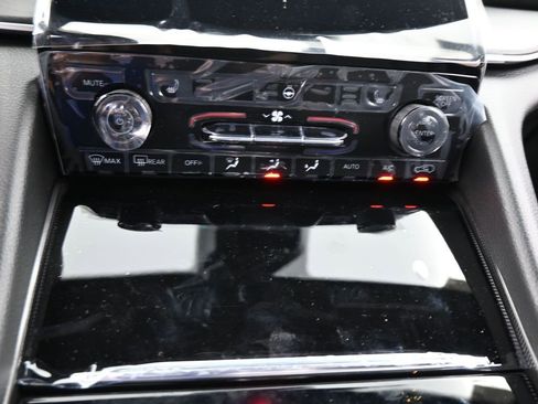 Used 2025 Jeep Grand Cherokee L Limited w/ Black Appearance Package image 18