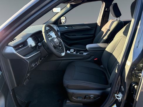 New 2026 Jeep Grand Cherokee Laredo X RWD image 9