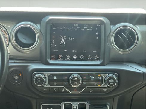 Used 2020 Jeep Wrangler Unlimited Sahara w/ Dual Top Group AWD/4WD image 8