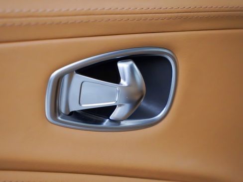 Used 2021 Aston Martin DBX image 22